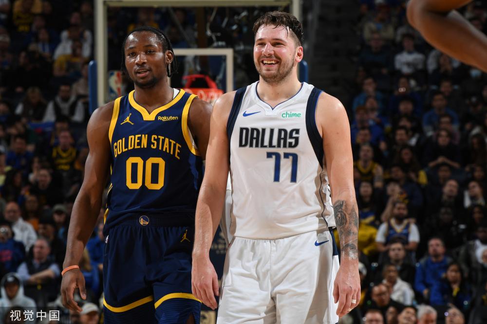 随着全球足 随着全球足